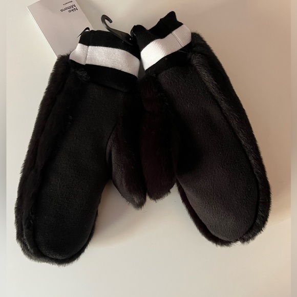 Nike Warm Soft Faux Fur Mitten, New, XS/S, Black - Picture 8 of 8